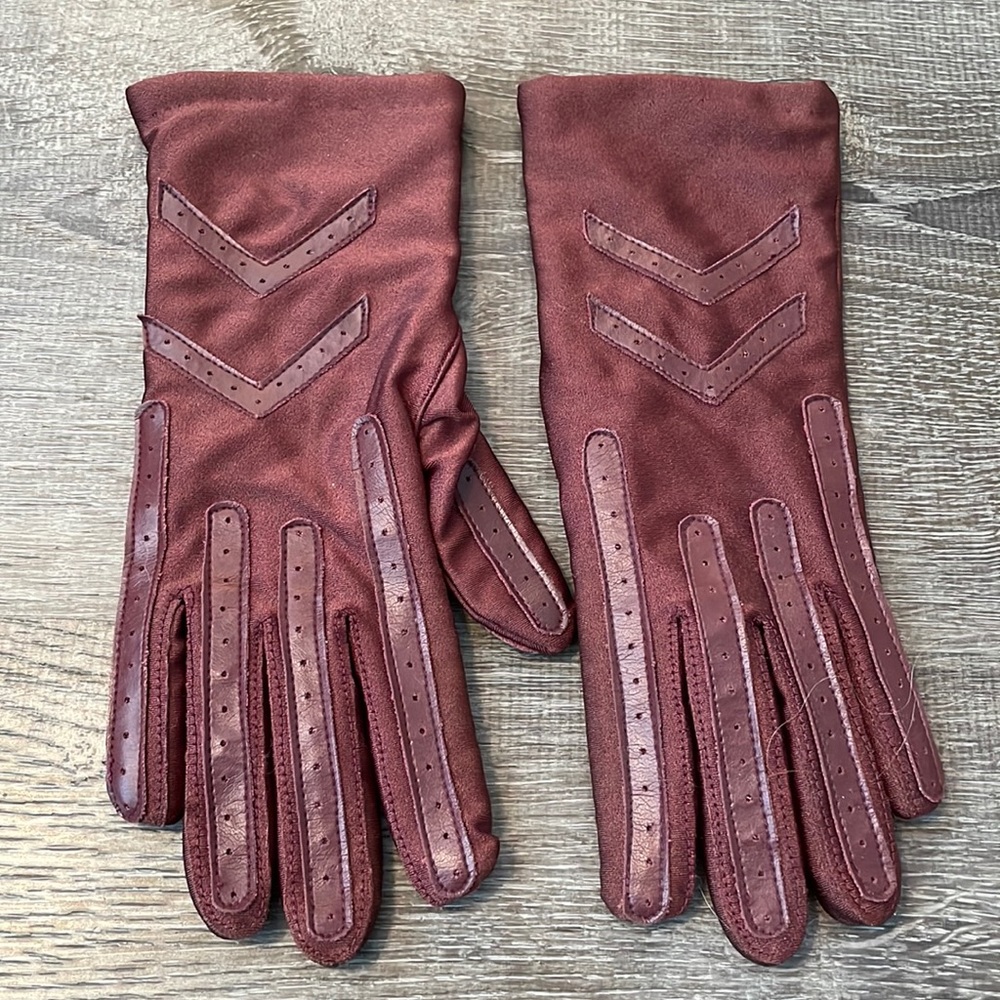 Isotoner Gloves